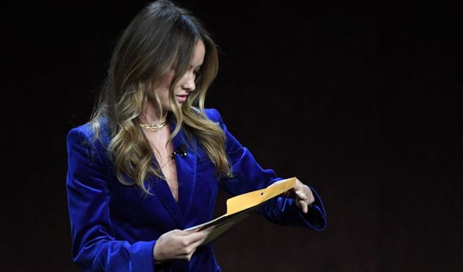 Olivia Wilde Got Served Paper While On-Stage At CinemaCon