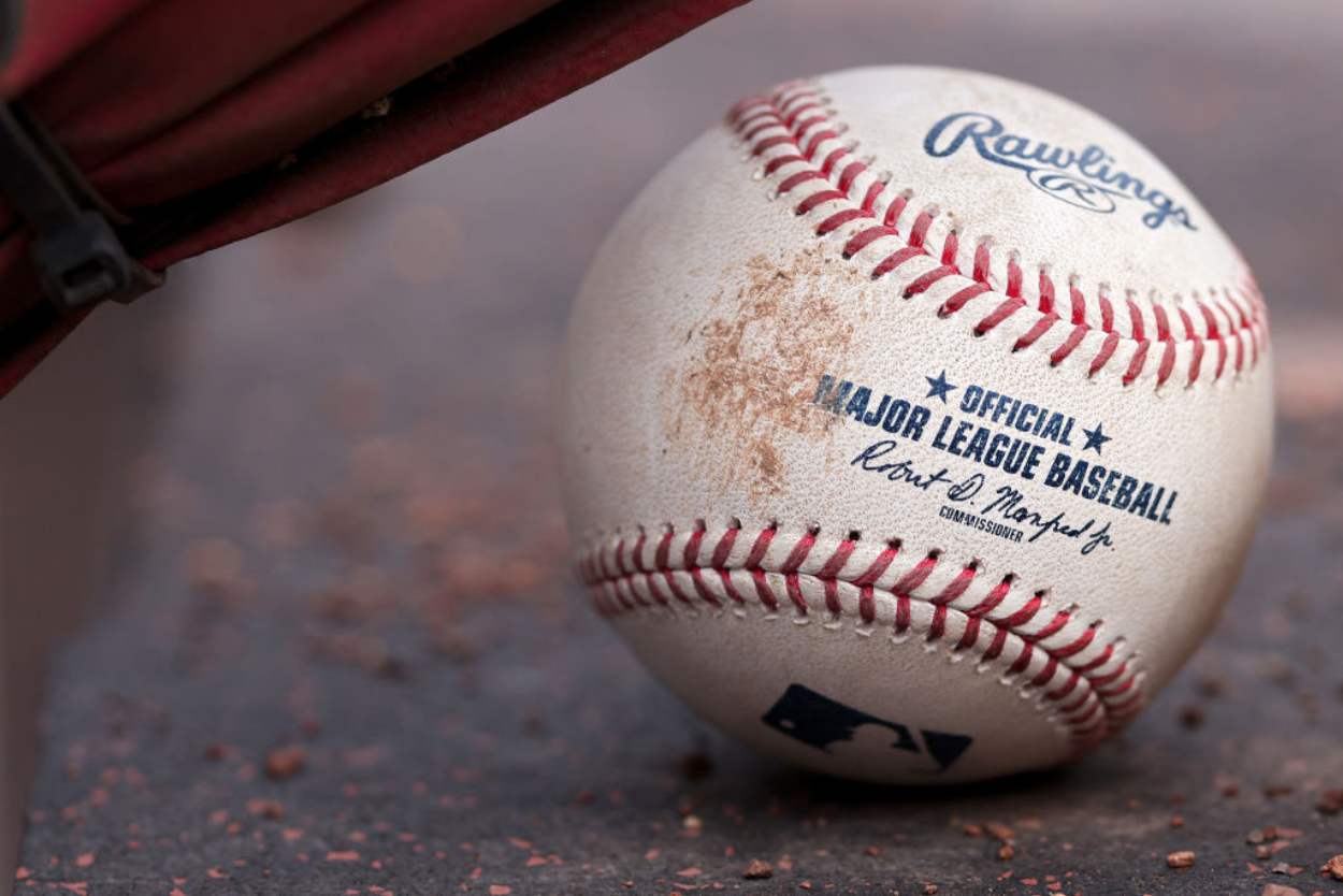 Reds Fan Pulls Off AllTime Foul Ball Catch While BottleFeeding Baby