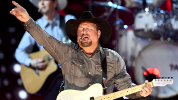 85,000 Notre Dame Fans Singing ‘Callin’ Baton Rouge’ With Garth Brooks Is Irony At Its Finest