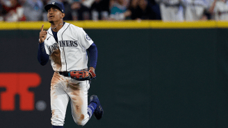 Mariners CF Julio Rodriguez Making A Sliding Catch While Blowing A Bubble Is Cooler Than Ice (Video)