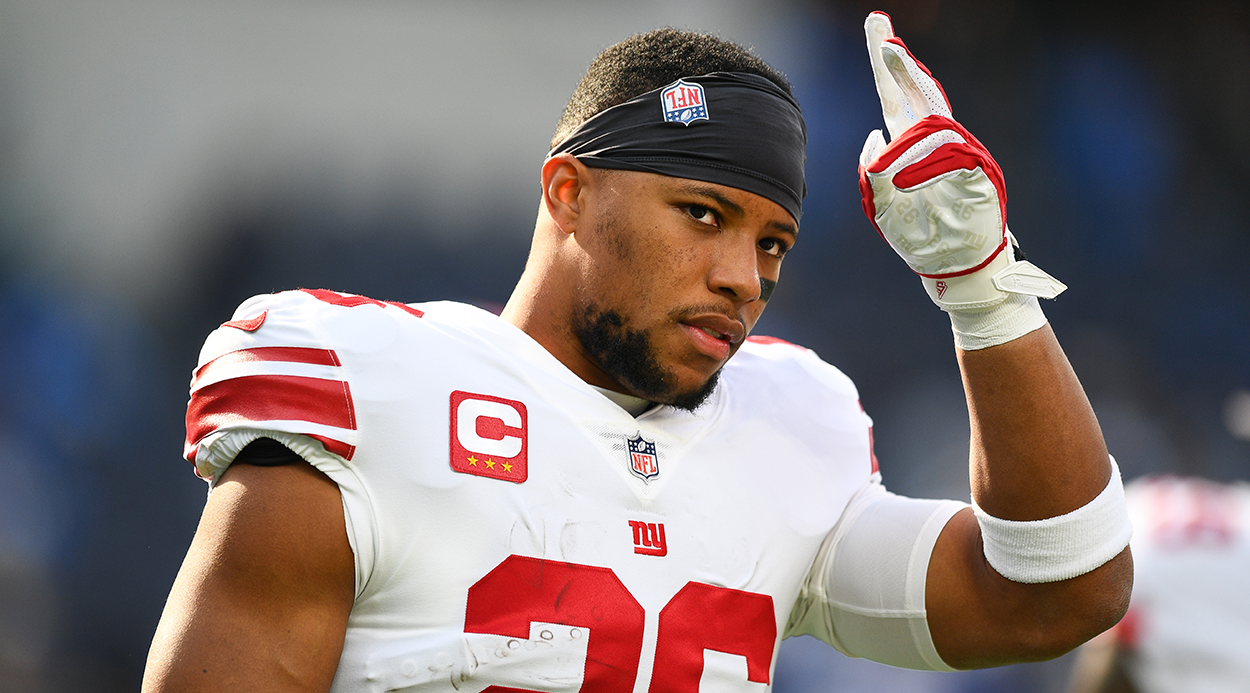 Giants' Saquon Barkley impressed by Evan Neal's size.