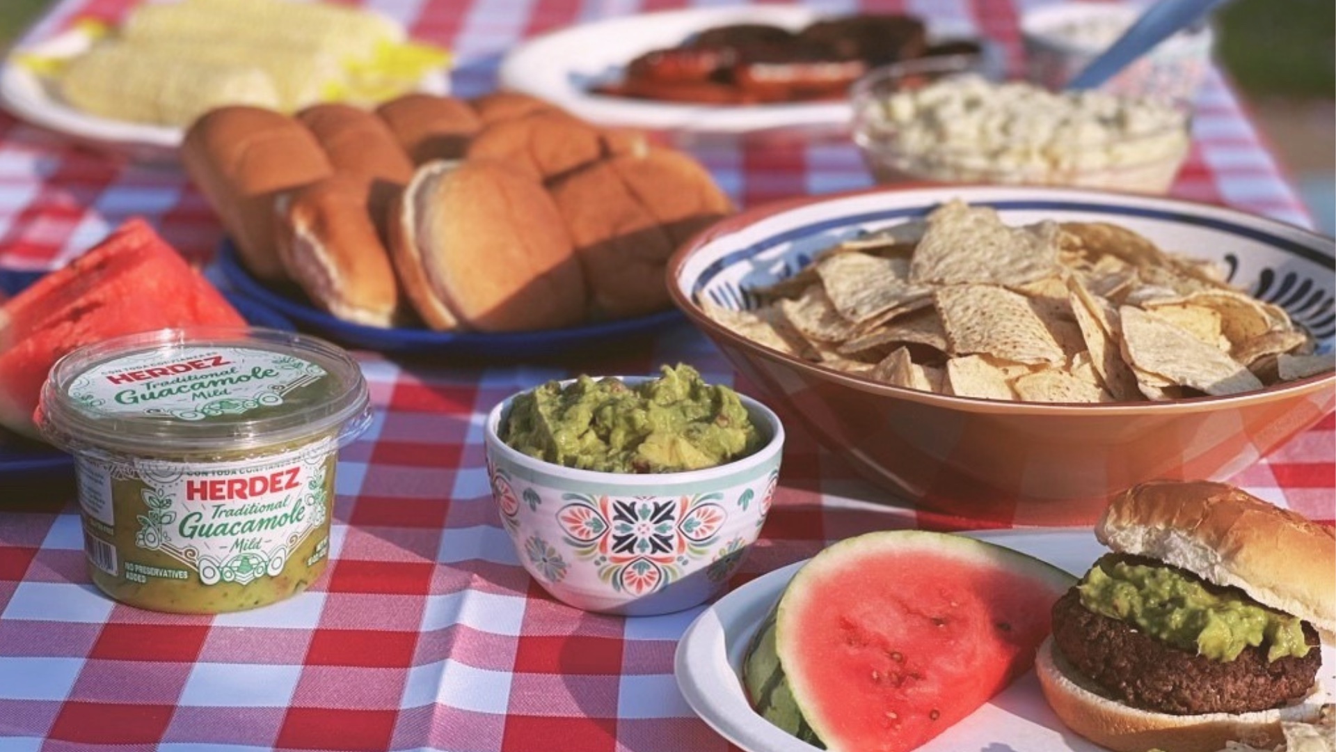 Why HERDEZ® Guacamole Is The Perfect Game Day Snack For Tailgating This