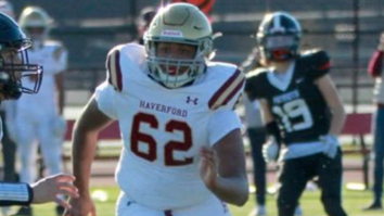 6’5″, 280lb College Football OL Recruit Looks Like Freight Train During Insanely Fast 100m Dash