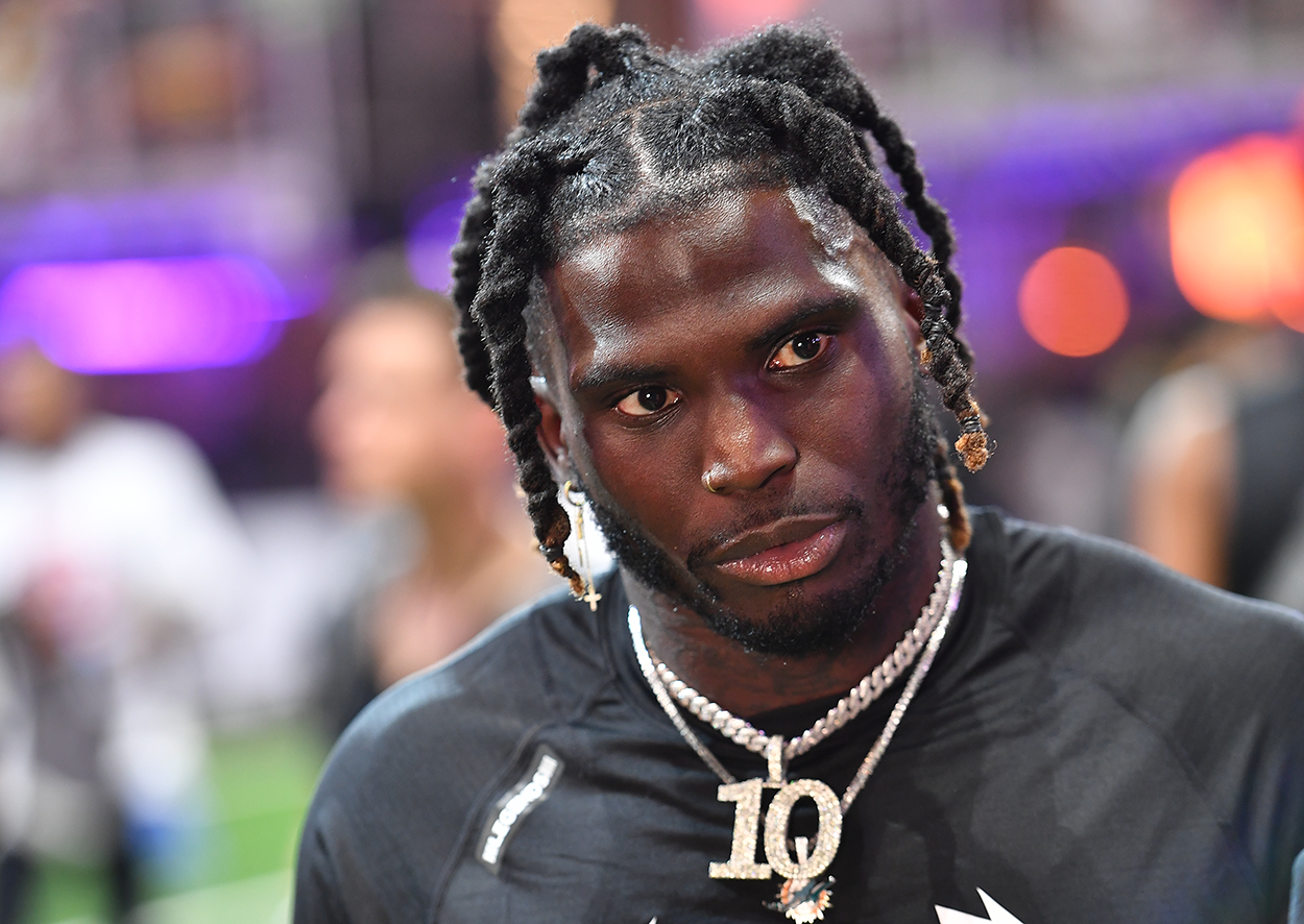 NFL receiver Tyreek Hill moved to tears by wife Keeta Vaccaro's romantic  surprise | Marca