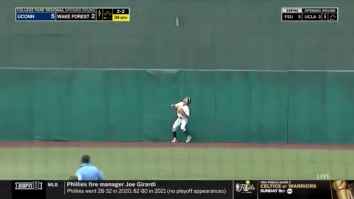 Wake Forest Outfielder Takes Direct Headshot During Epic Fail Home Run Robbery (Video)