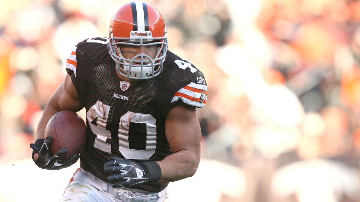 Fan select Peyton Hillis for Madden 12 cover, game features and updates  revealed