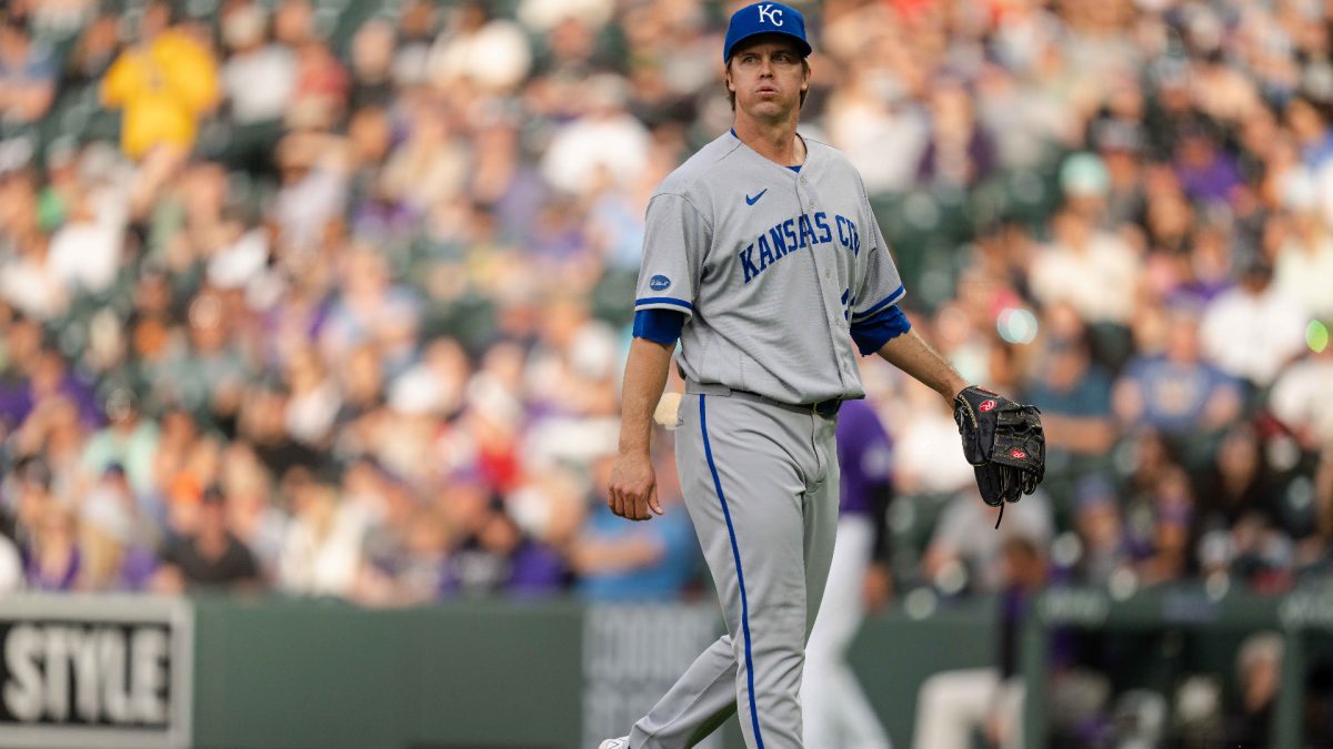 Royals' Greinke reportedly chucks fans baseball