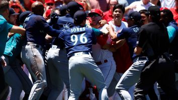 Jesse Winkler Flips Off Crowd, Anthony Rendon Throws Punches In A Cast During Huge Angels-Mariners Brawl