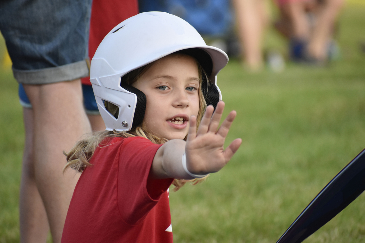 4-Year-Old Softball Player's Bat Flip Lands on Her Head - FanBuzz