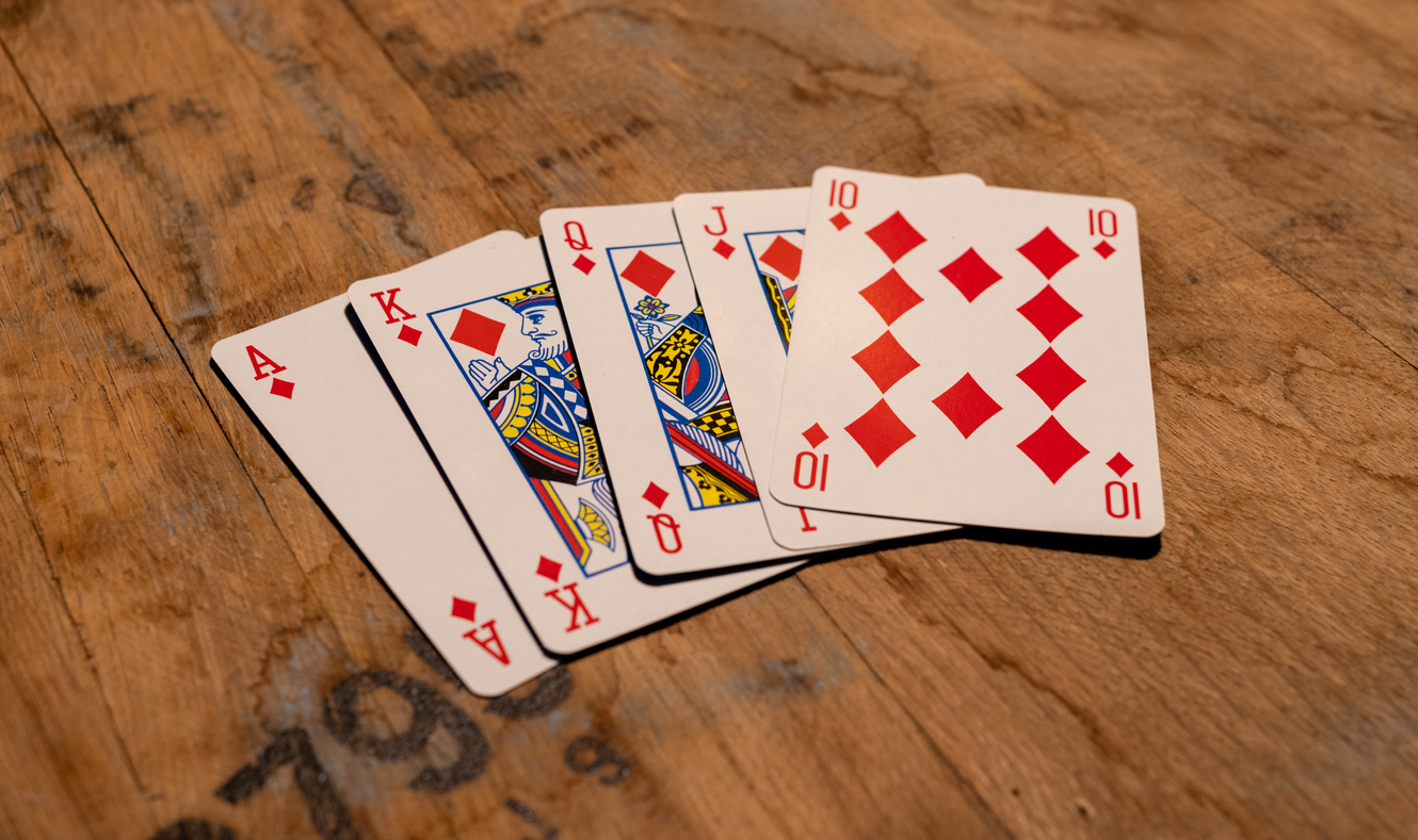 flush royal card game casino