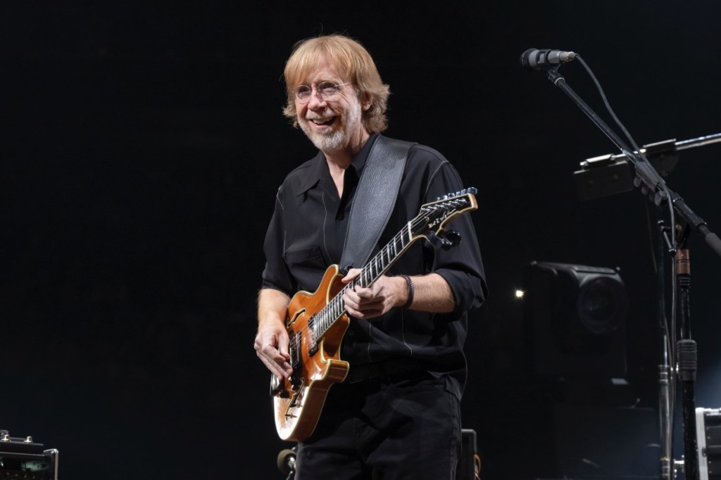 Phish Frontman Trey Anastasio Invited A Little Girl On Stage Sing And She Slayed It