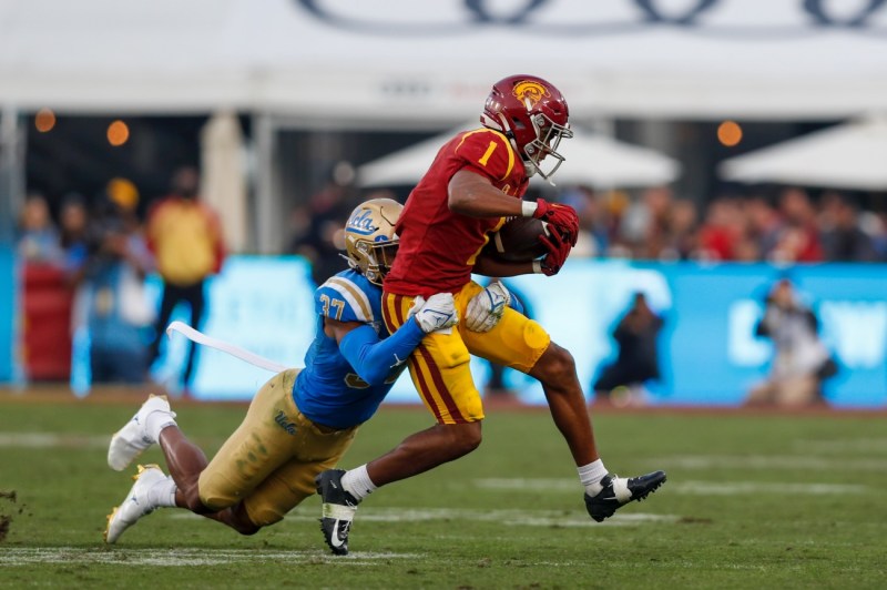 College Football World Reacts To Bombshell Report Of USC And UCLA Leaving Pac 12 For Big 10