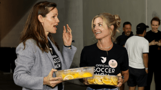 Jennifer Garner Going Full ‘Soccer Mom’ At Angel City FC Match Is The Perfect Parenting Blueprint