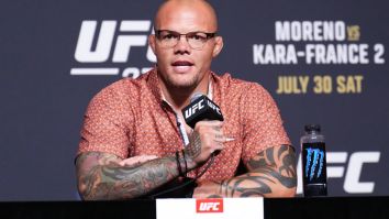 Anthony Smith Claims Magomed Ankalaev Has Never Been In A Fight Before