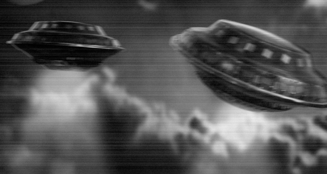 At Least 100 UFOs With Underwater Capabilities Swarmed Navy Ships