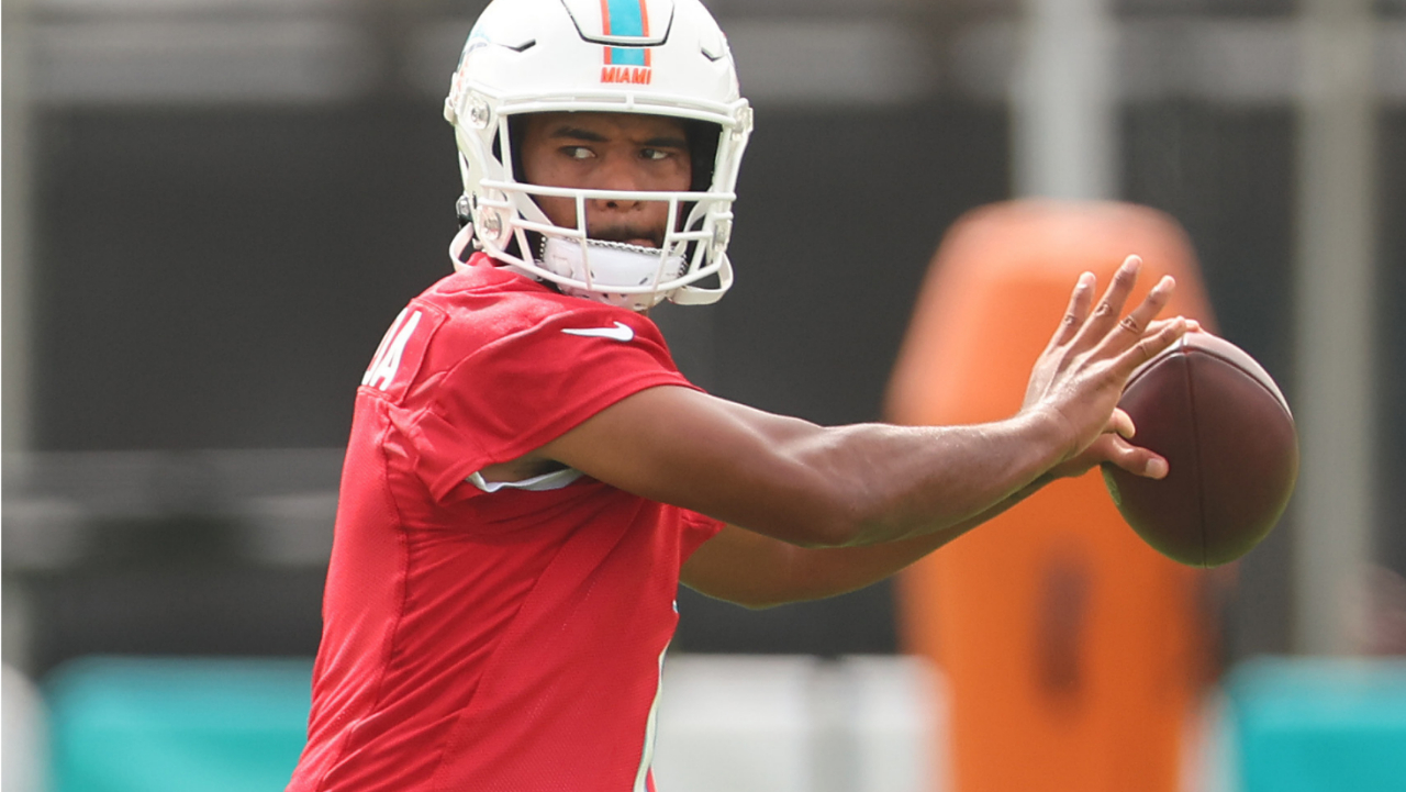 Dolphins QB Tua Tagovailoa goes viral with 65-yard touchdown to Tyreek Hill  in training camp