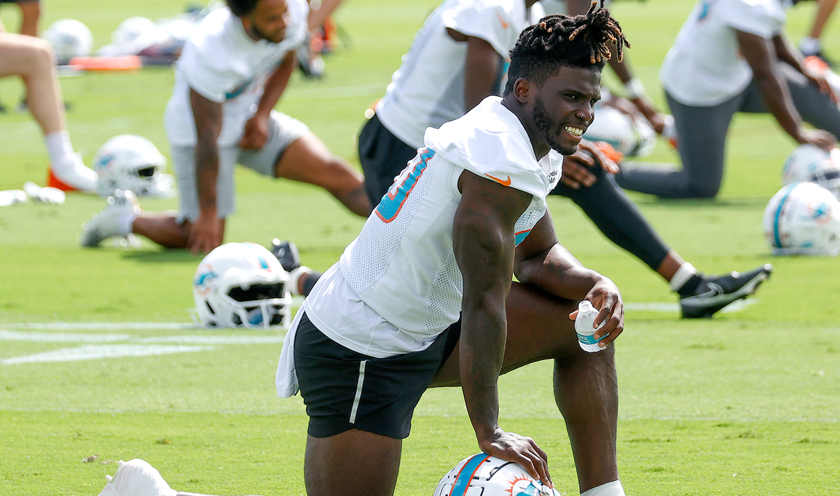 Tyreek Hill likens Dolphins offense to 2019 Chiefs': 'Same weapons'