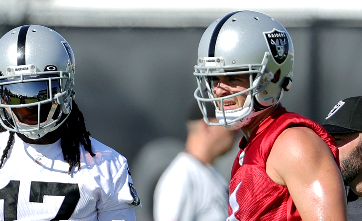 NFL world reacts to Derek Carr announcement - RPT