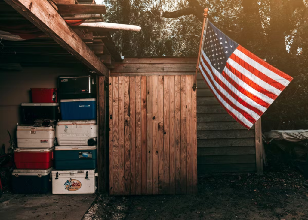 This American Flag Set Comes With Everything You Need To Fly Your New Flag
