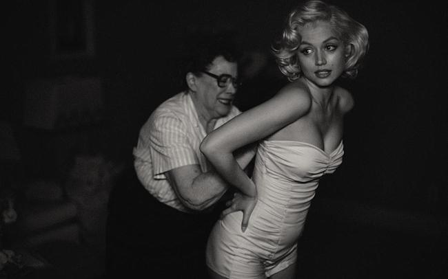 Ana de Armas Addresses Being A Cuban Woman Playing Marilyn Monroe