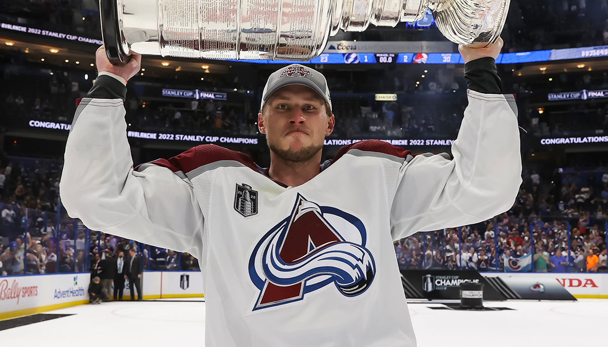 Erik Johnson will enjoy day with Stanley Cup at Del Mar