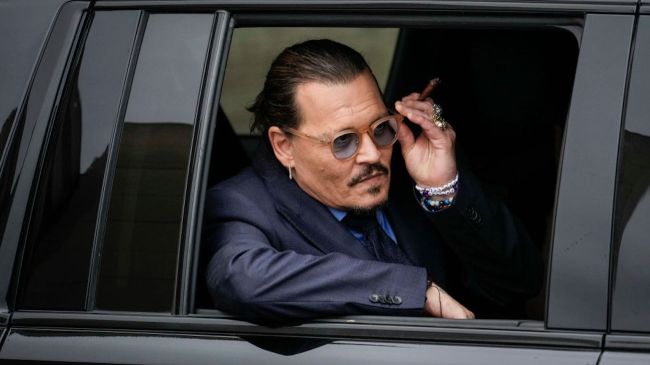 'La Favorite': Netflix Has Officially Landed Johnny Depp's Next Movie