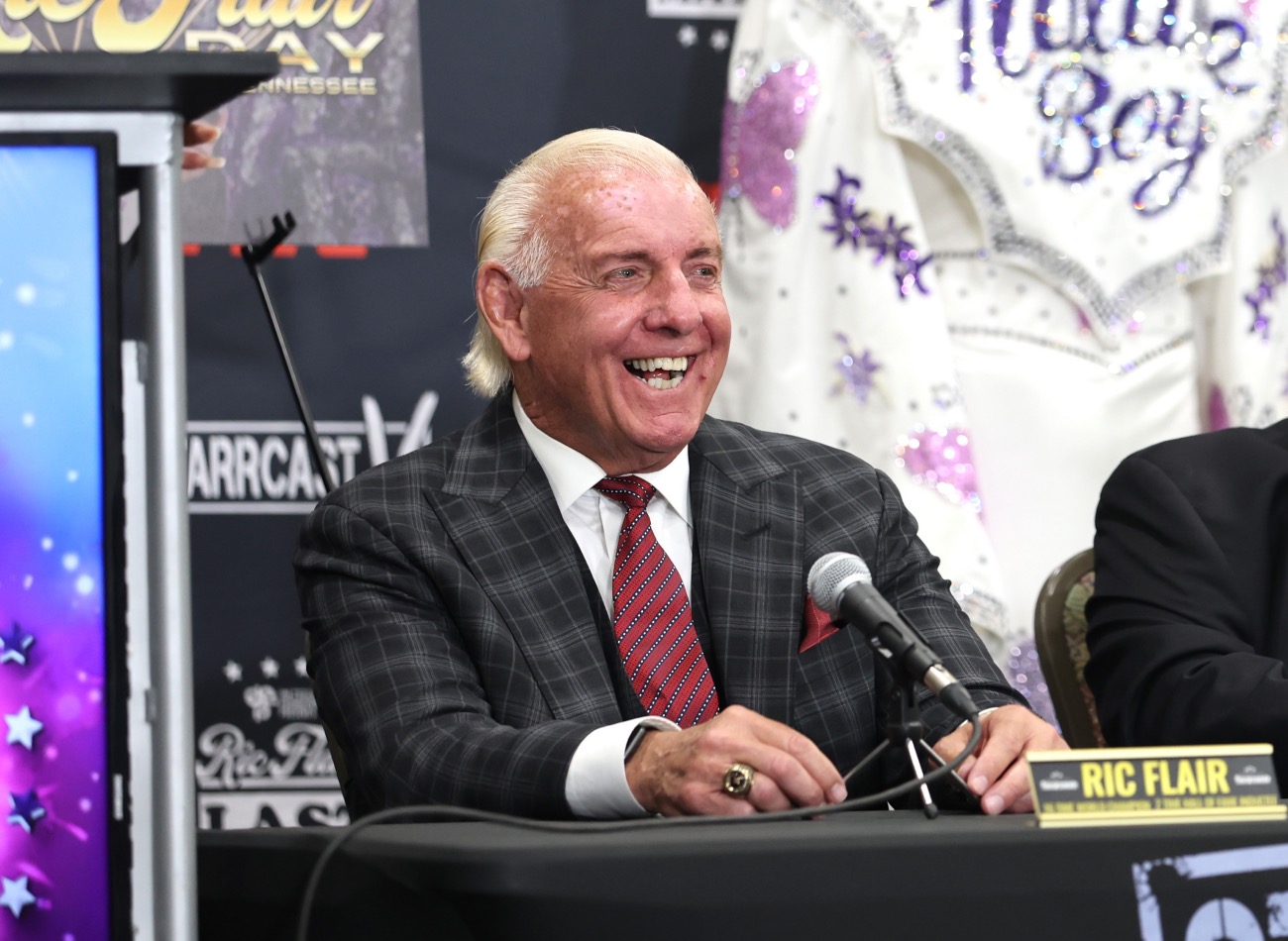 Ric Flair At Titans Camp Discovers Derrick Henrys Got That Dawg In Him