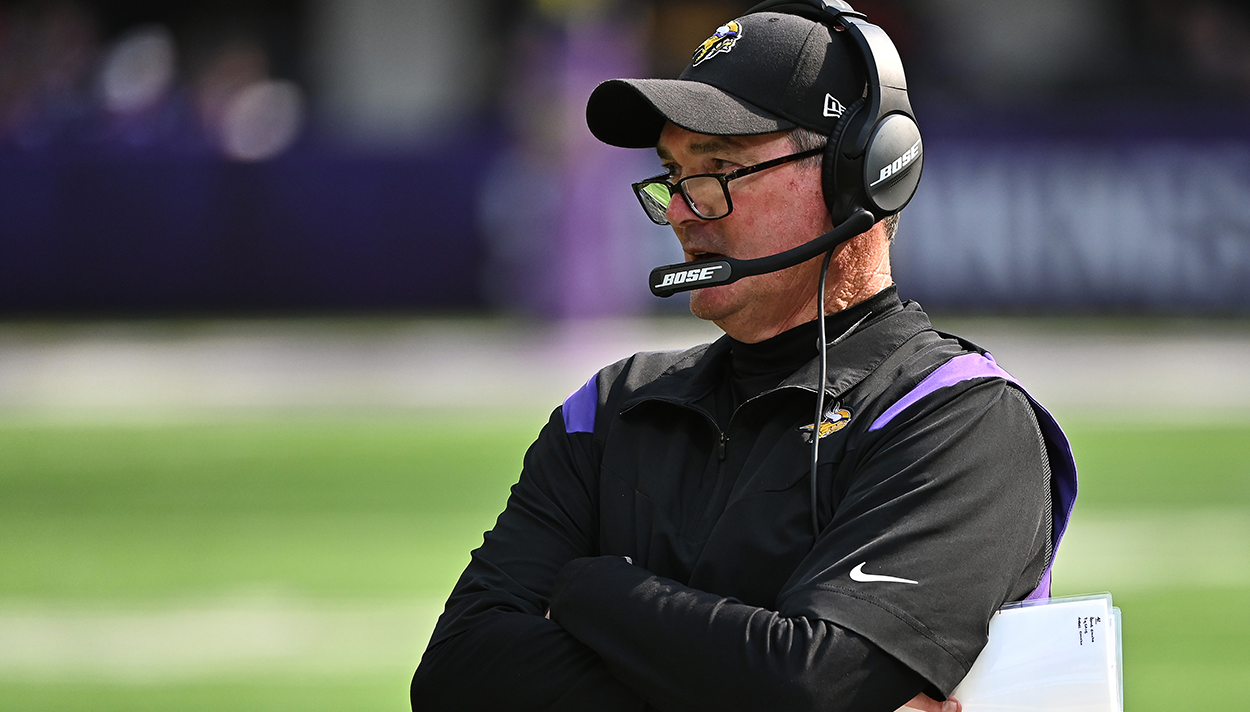 Mike Zimmer snaps back at reporter question about job status - On3