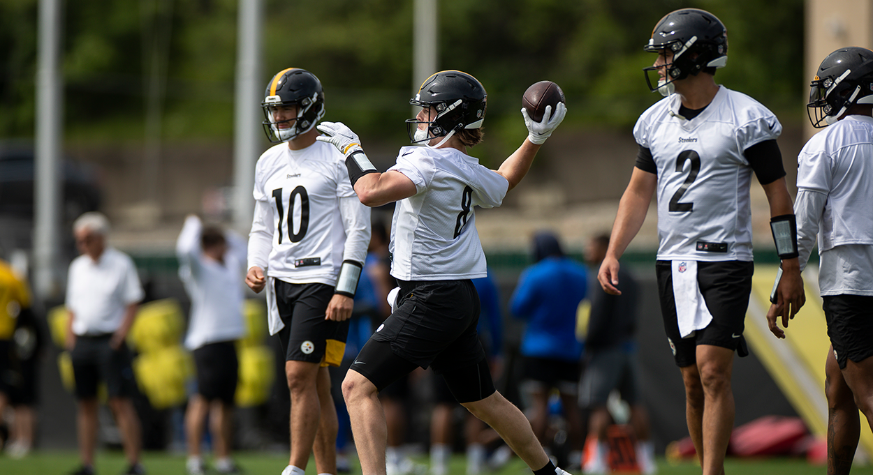 How will Kenny Pickett impact Steelers QB depth chart? What it means for  Mitch Trubisky, Mason Rudolph - DraftKings Network