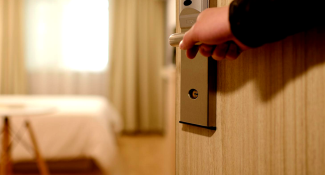 Five Things You Should Never Do At A Hotel According To Hotelier On TikTok