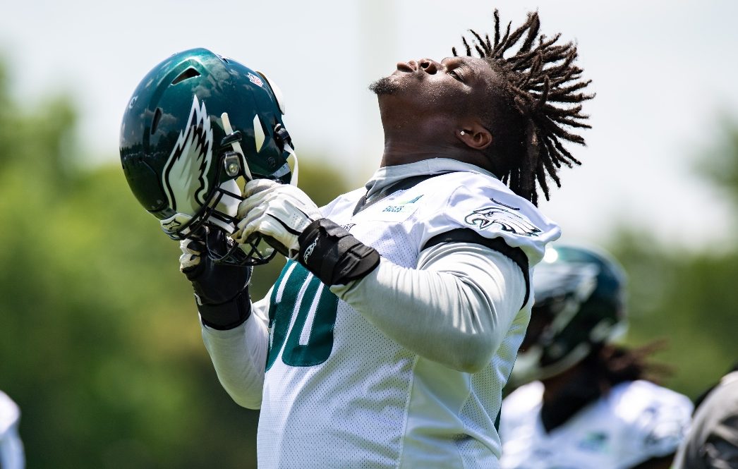 Jordan Davis Puts 300lbs Teammate On Skates During Eagles Practice