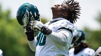 Jordan Davis Proves He’s An Absolute Monster By Putting 300lbs Teammate On Skates During Eagles Practice