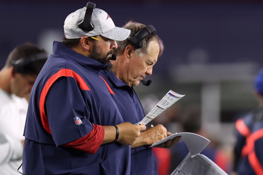 new-england-patriots-insider-reveals-who-is-calling-plays-on-offense