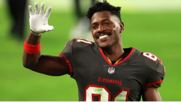 NFL Fans React To Antonio Brown Comparing Himself To ‘Jesus At The Red Rocks’ In Bonkers Twitter Post