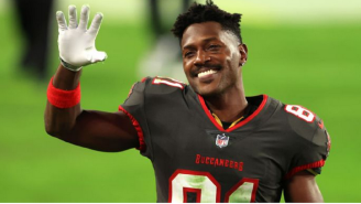 NFL Fans React To Antonio Brown Comparing Himself To ‘Jesus At The Red Rocks’ In Bonkers Twitter Post