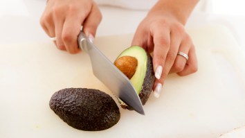 Why You Should Never Use Metal Knives To Cut Avocados