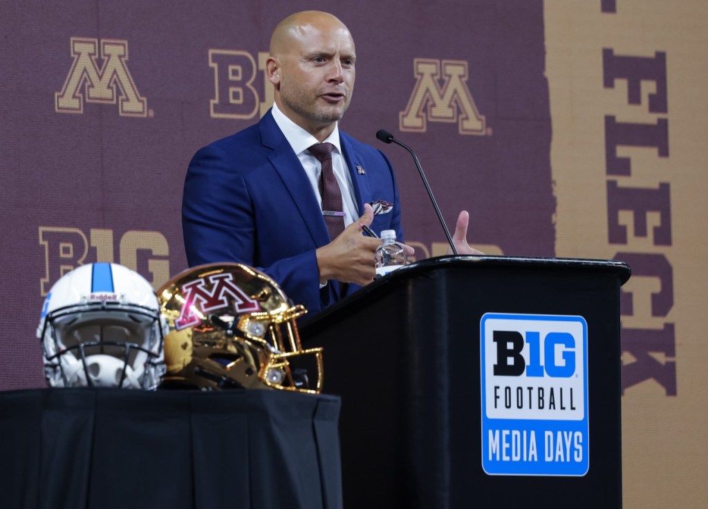 Minnesota Football Debuted New Black And White Unis But Most Fans Aren't Feeling Them