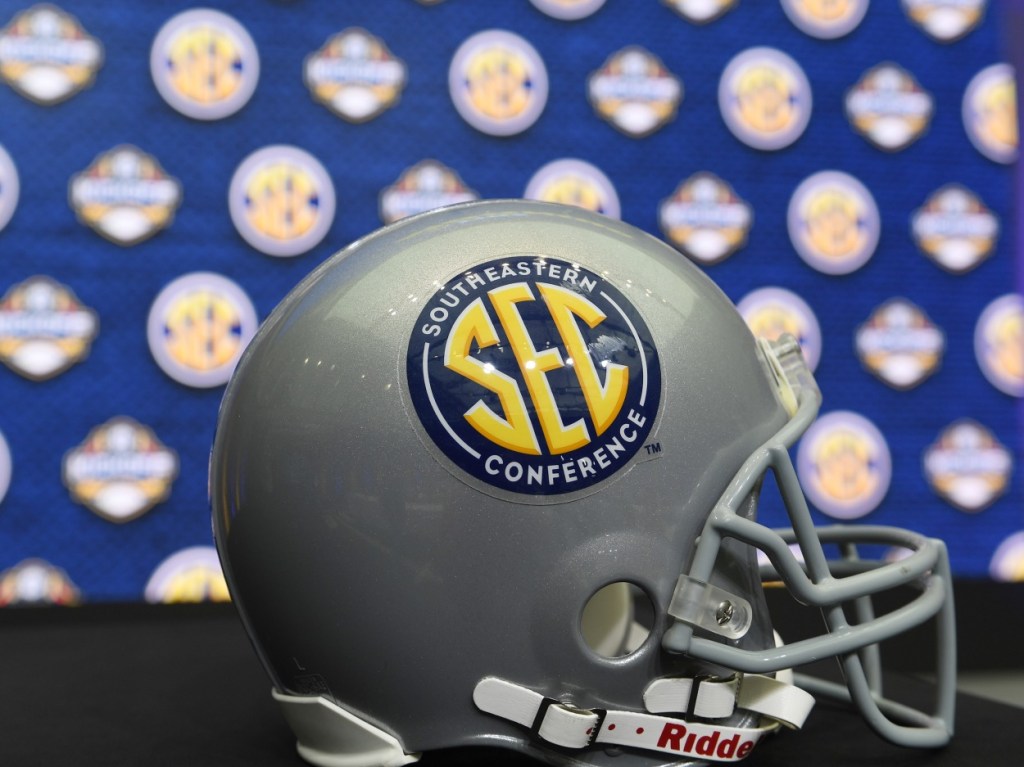 Long-Time CFB Official Names The 'Loudest SEC Stadium' And It's Their First Trophy In Decades