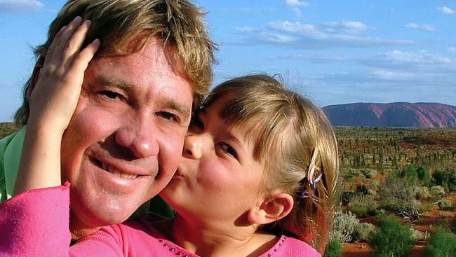 VIDEO: Steve Irwin's Granddaughter Waves To Photo Of Him At Zoo