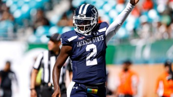 Deion Sanders’ Son Shedeur Takes Off Pads And Shows Off Massive Chain/Pendant During 4th Quarter Of Jackson State’s Game