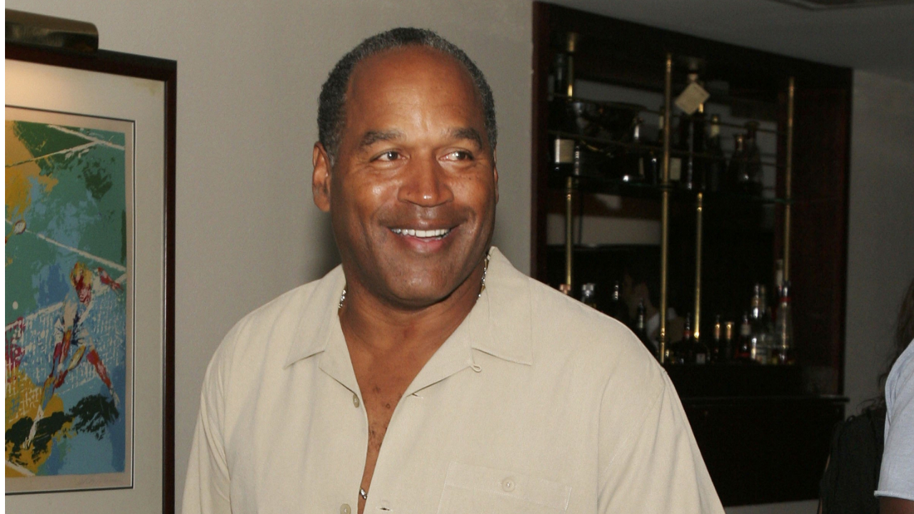 O.J. Simpson spotted at Bills-Rams game; Takes selfies with fans