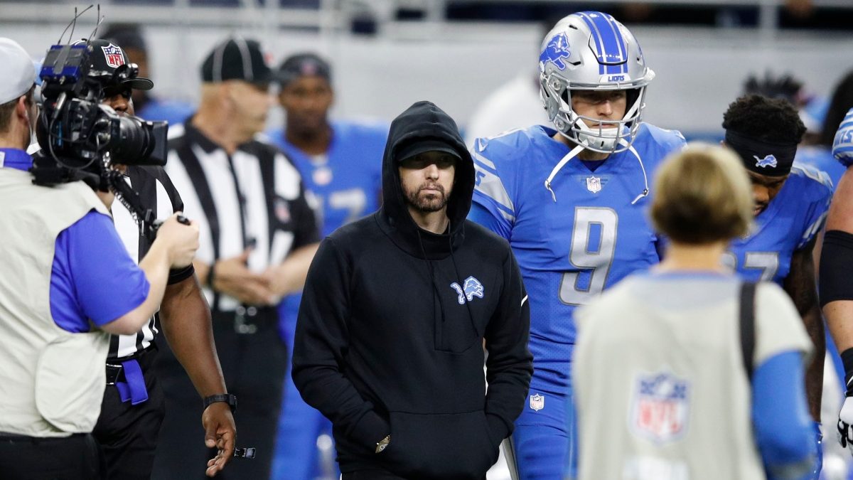 Eminem joined the Detroit Lions as the honorary captain for the Monday  Night Football coin toss 