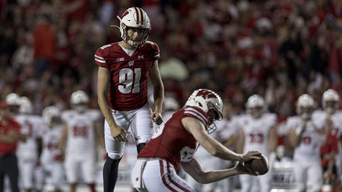 Wisconsin Kicker Wisconsin Kicker Sends Field Goal Attempt Hilariously, Impossibly Wide