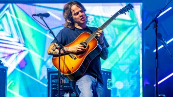 Billy Strings Calls Out eBay Hustlers, Says He’s No Longer Signing Autographs For Anyone Looking For A Quick Buck