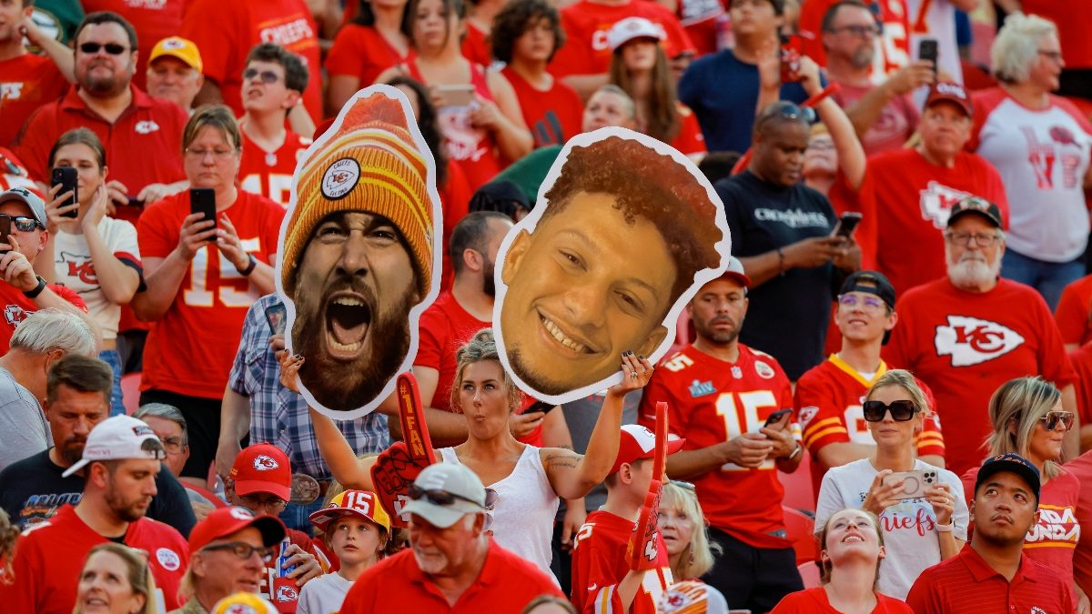 Chiefs Fans Most Dedicated Fanbase, Tailgating 7 Hours Before Kickoff