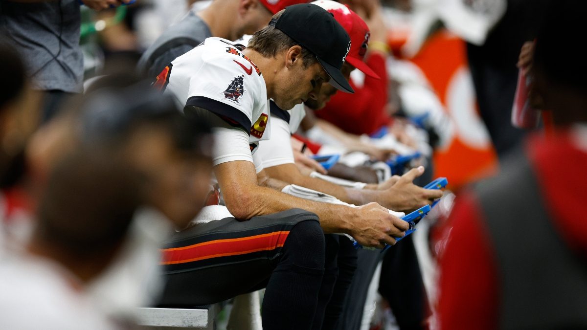 Tom Brady Apologizes After Breaking Tablet During Sunday's Bucs Game