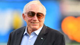 Jerry Jones Struggling To Figure Out How To Take A Selfie With Fans Had Twitter Cracking Up