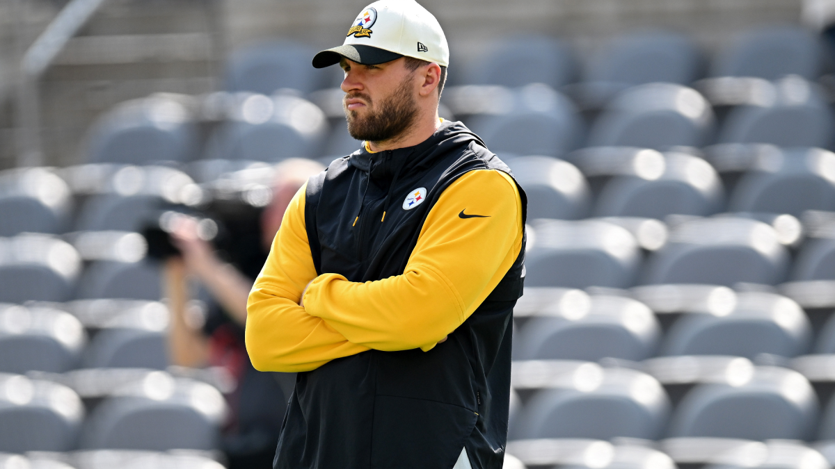 Steelers' T.J. Watt leaves vs Bengals with pectoral injury