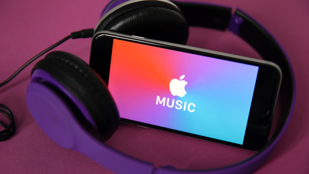 Report: Apple Music Buys Super Bowl Halftime Rights from NFL for