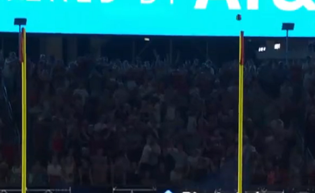 Arkansas Loses After Bizarre Field Goal Kick Hits Top Of Upright BroBible
